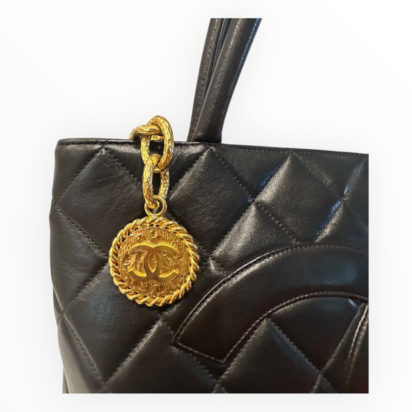 Chanel Vintage Lambskin Quilted Medallion in Black