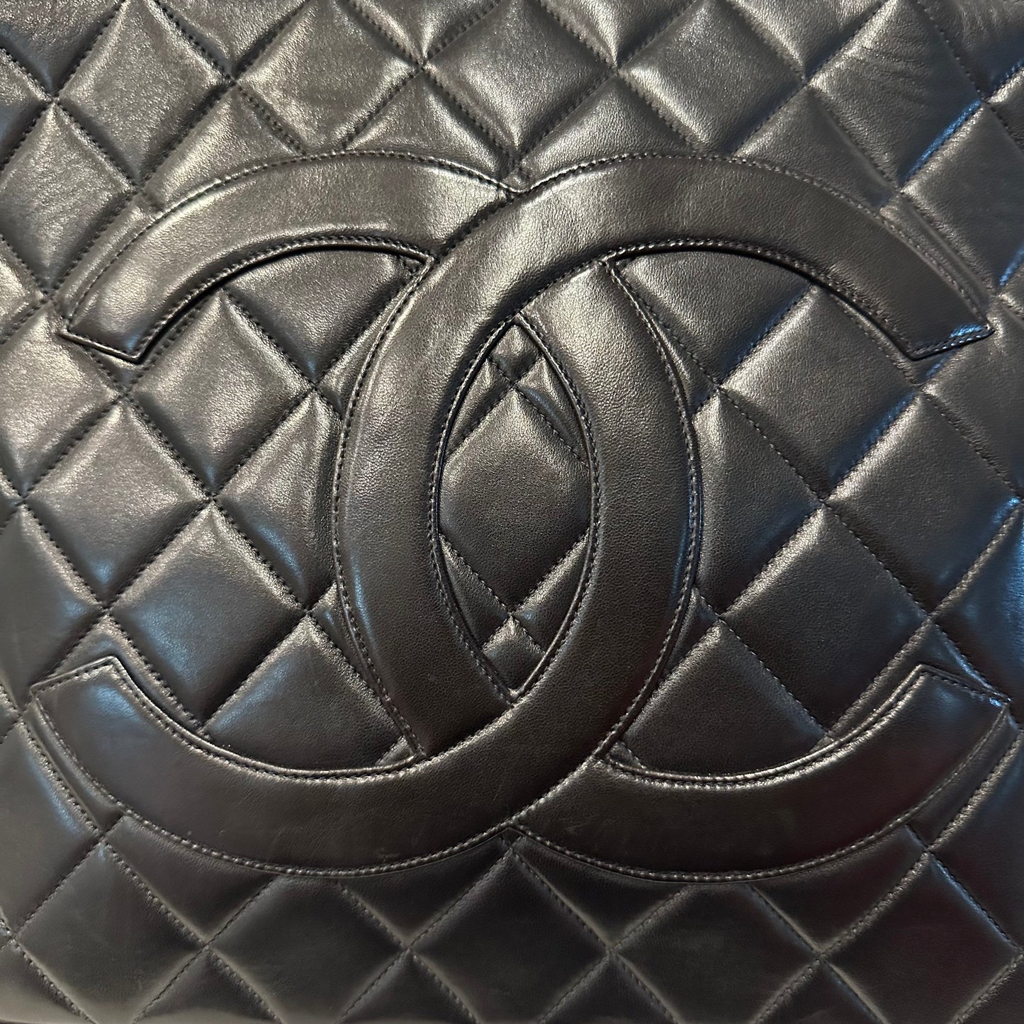 Chanel Vintage Lambskin Quilted Medallion in Black