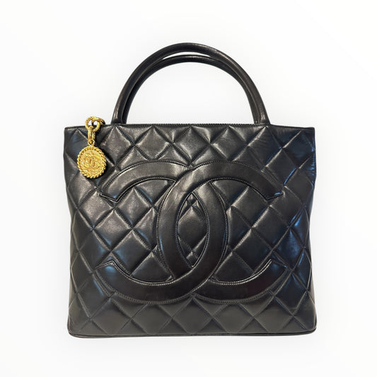 Chanel Vintage Lambskin Quilted Medallion in Black